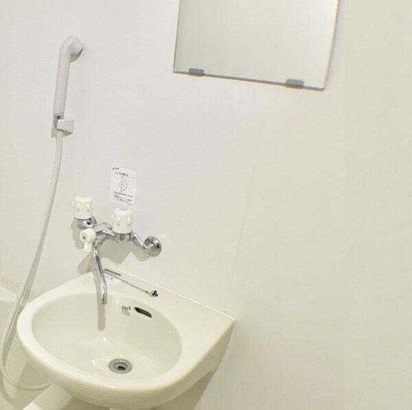 洗面(同タイプ部屋の写真となり設備等は現況と異なる場合があります。)