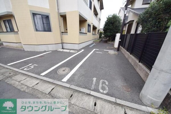 駐車場(ペット飼育可　オートロック完備で安心)