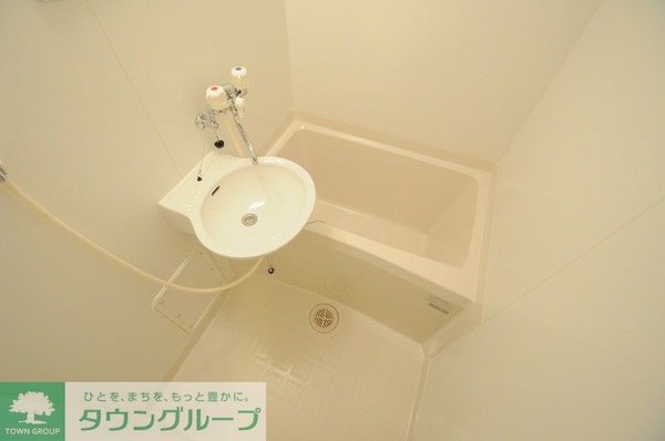 洗面(同タイプ部屋の写真となり設備等は現況と異なる場合があります。)