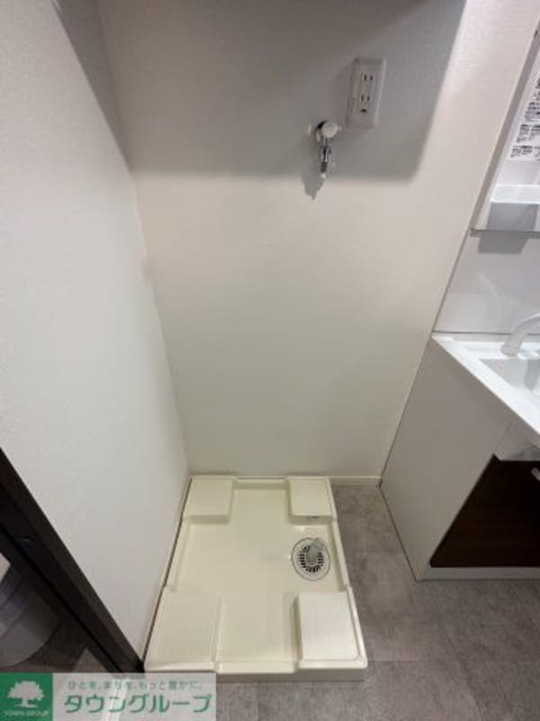 その他(室内洗濯機置場の上には棚があります！)