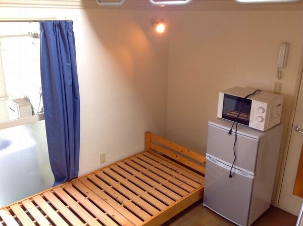 寝室(部屋によって間取り、家具家電の有無が異なります)
