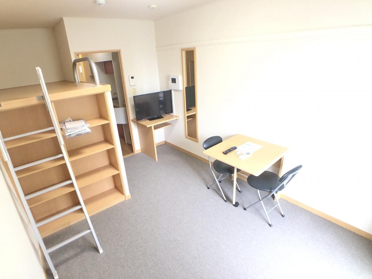 物件内観写真2　(リビング/居室)