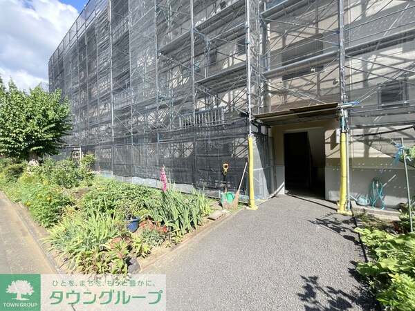 エントランス(駐車場)