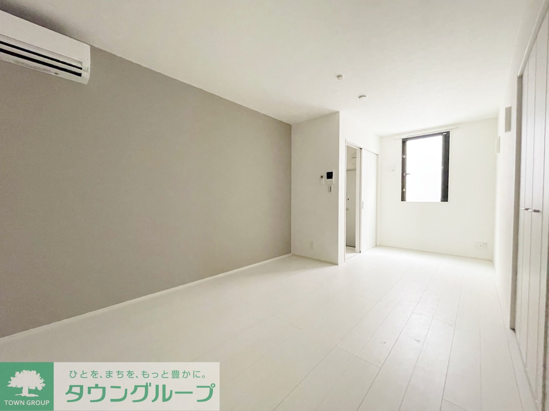 物件内観写真2　(リビング/居室)