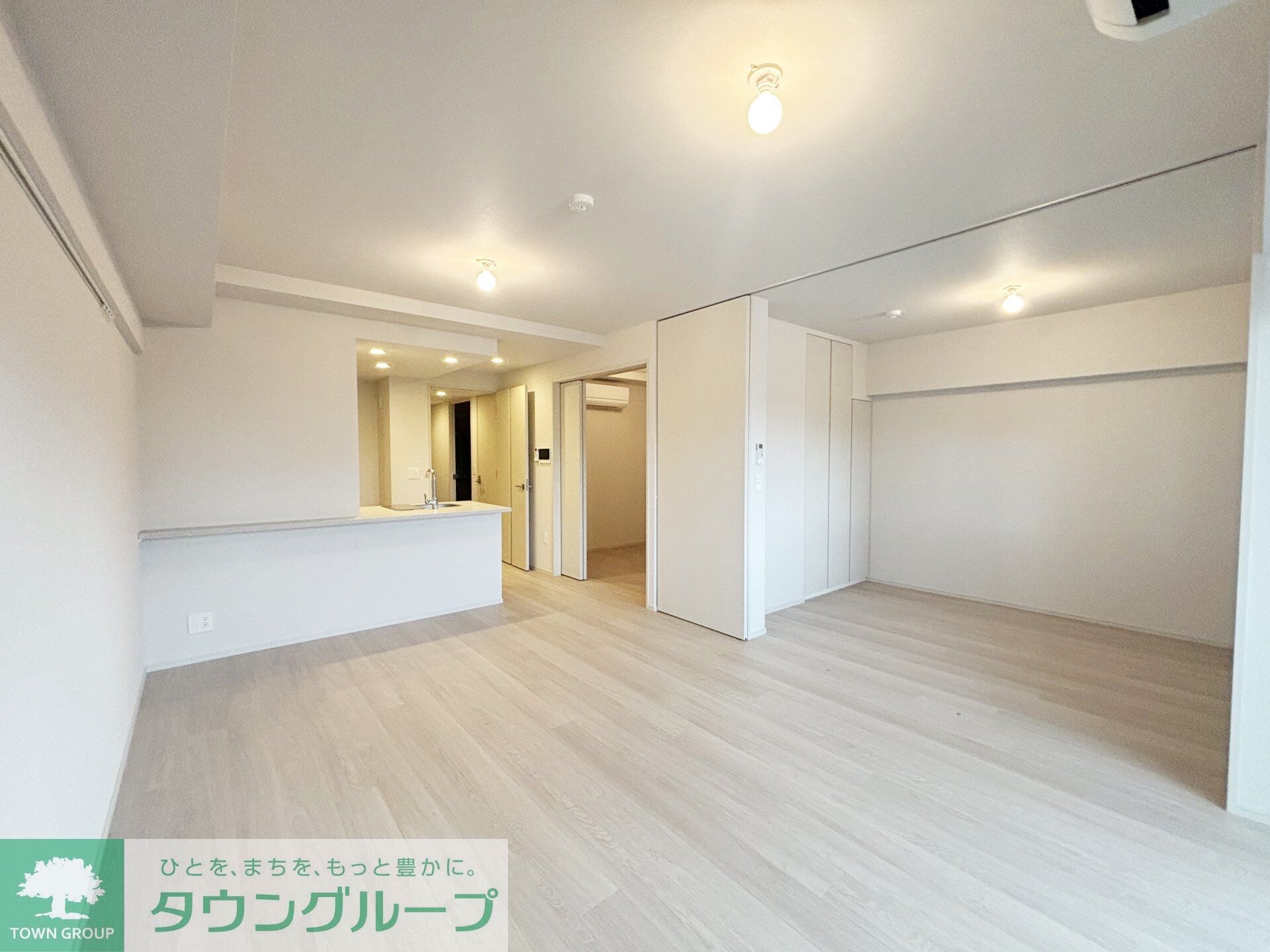 物件内観写真2　(リビング/居室)