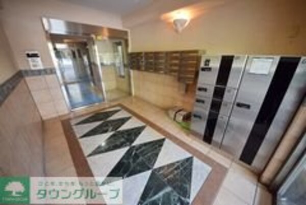 エントランス(タウンハウジング調布店まで♪)