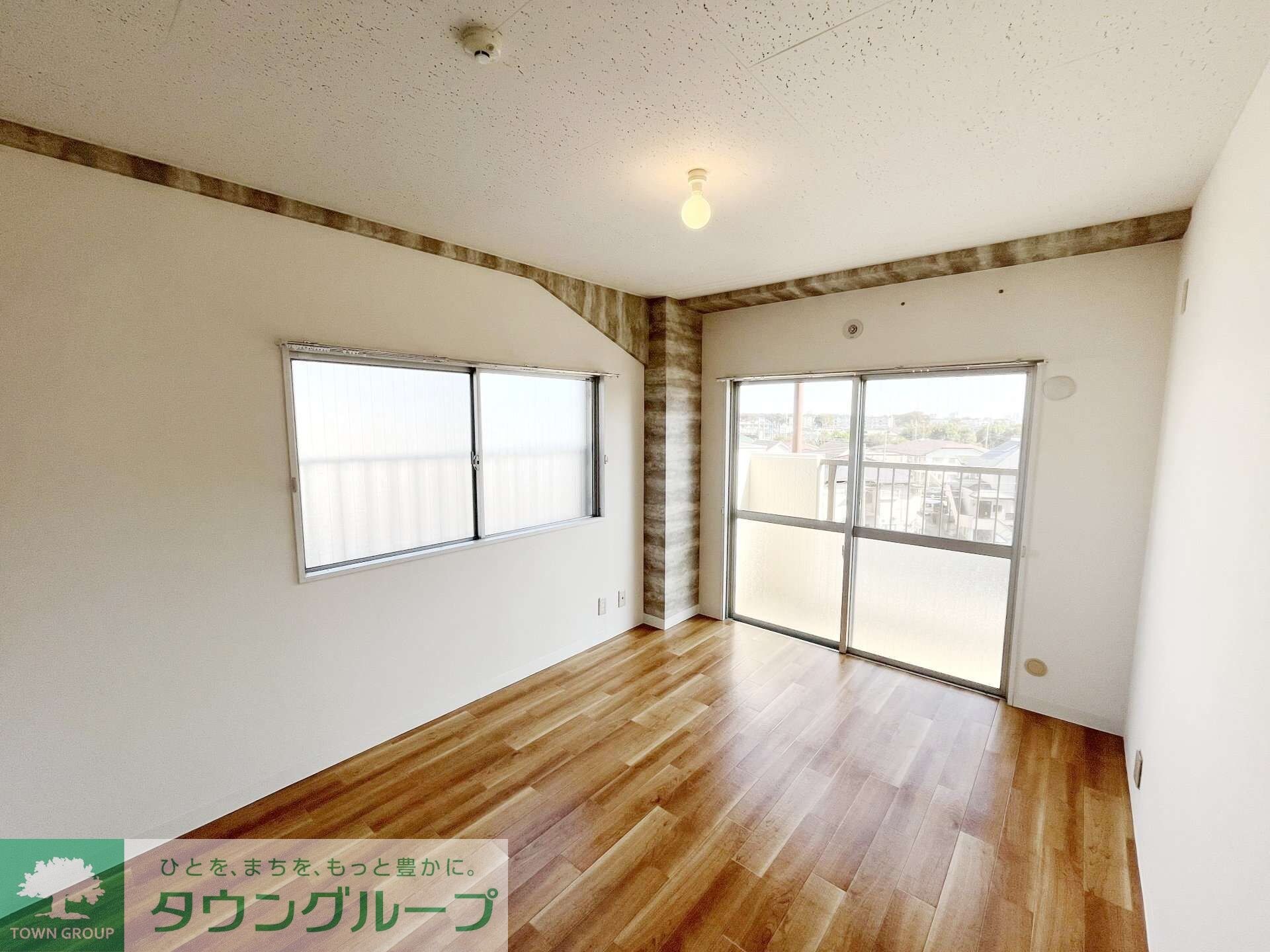 物件内観写真2　(リビング/居室)