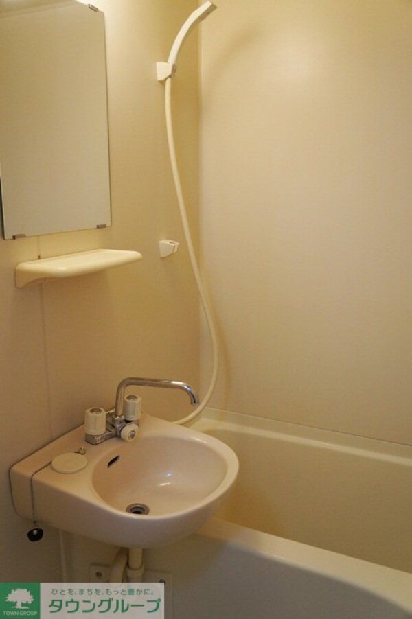 バス／シャワールーム等(設備・仕様は号室により異なる為、現況を優先致します。)