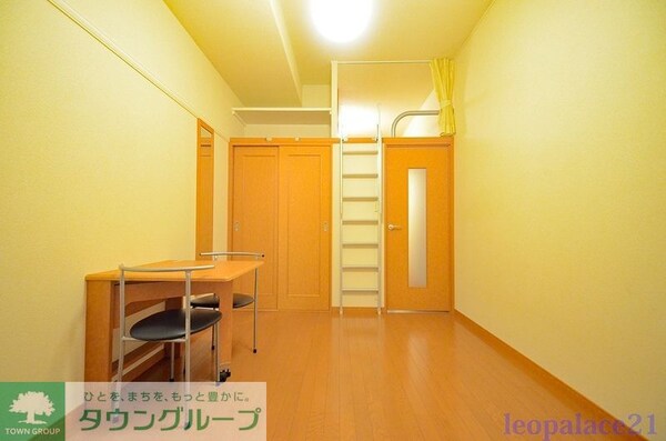 リビング・居室(設備・仕様は号室により異なる為、現況を優先致します。)