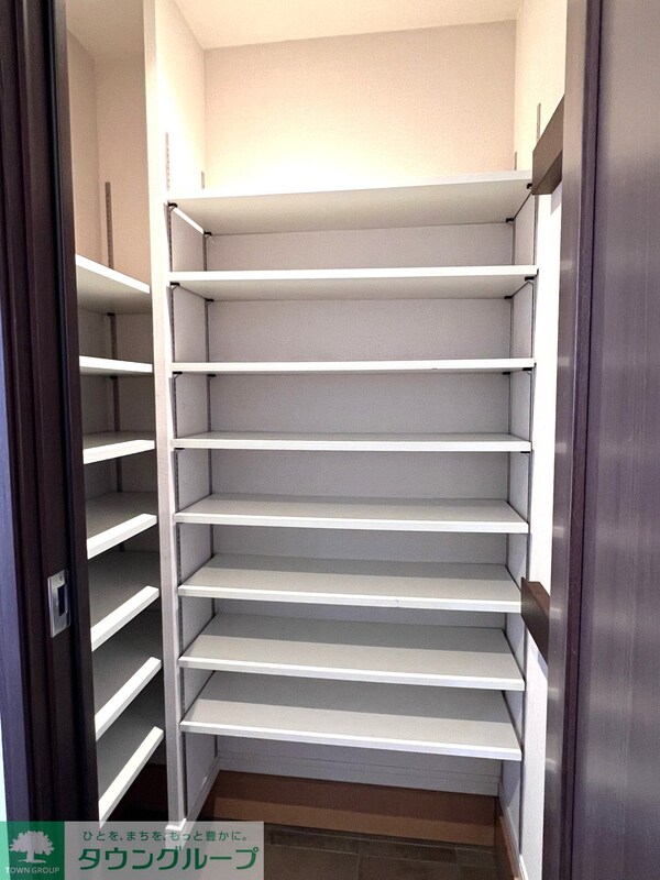 収納(玄関シューズクローク収納)