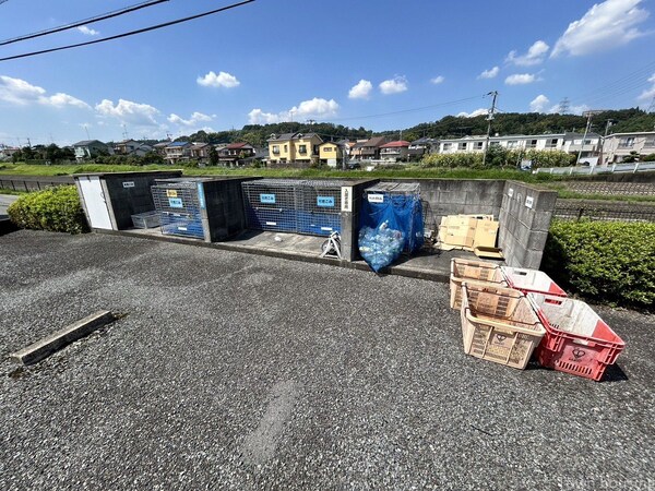 その他(整理されたごみ置き場です。)