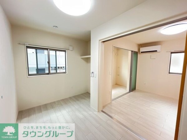 寝室(★お部屋探しは株式会社タウンハウジング東京まで★)