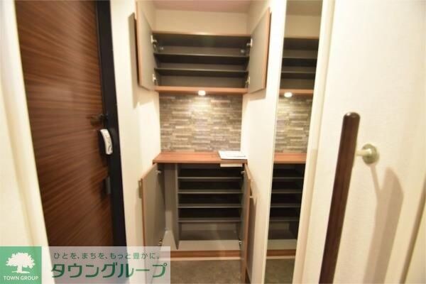 玄関(★お部屋探しは株式会社タウンハウジング東京まで★)