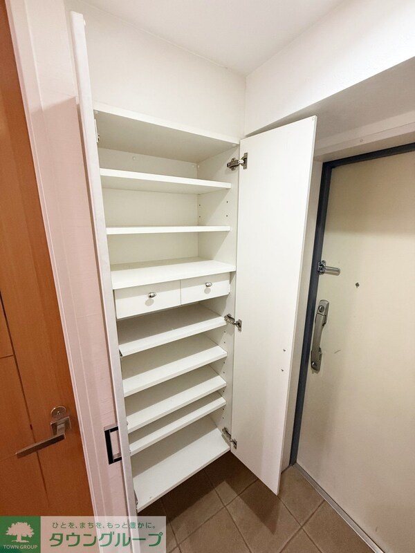 玄関(タウンハウジング調布店まで♪)
