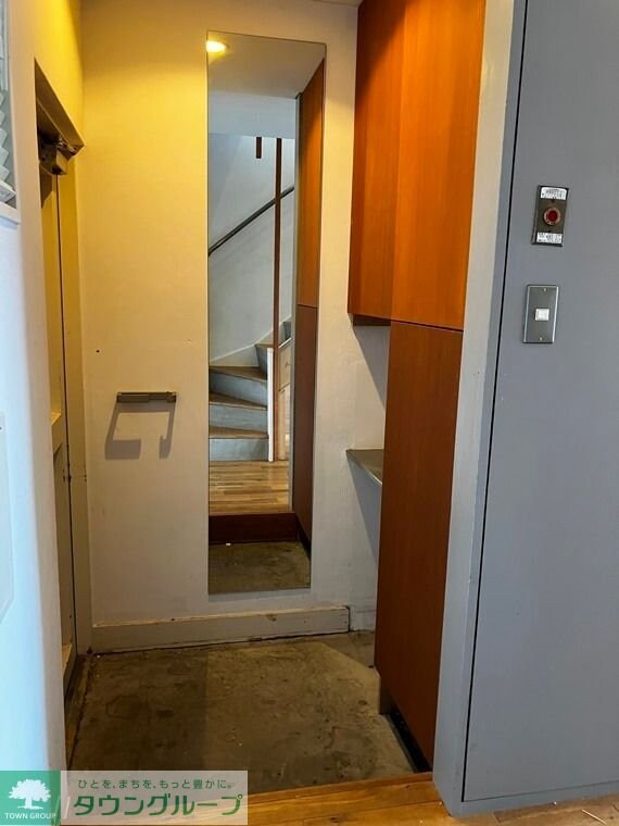 物件内観写真5　(玄関)