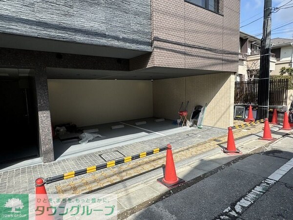 エントランス(駐車場)