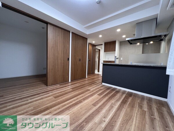 リビング・居室(※照明器具・レースカーテンは賃貸の対象ではありません)