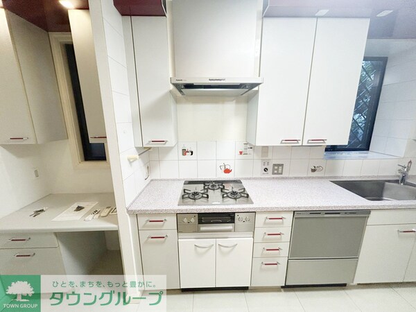 キッチン(ガスコンロ三口)