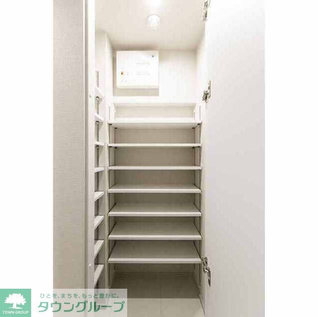 物件内観写真12　(シューズインクローゼット)