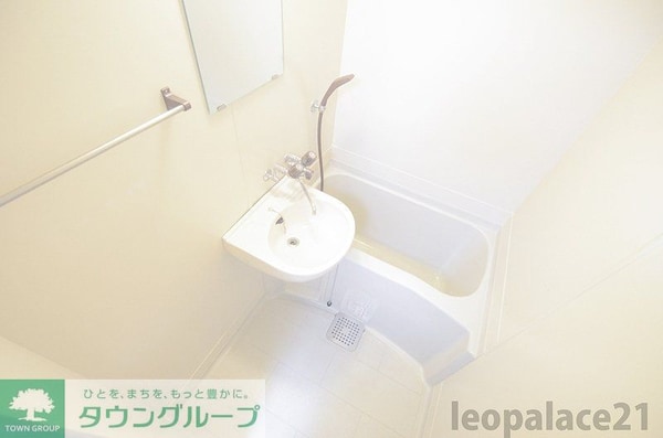 バス／シャワールーム等(設備・仕様は号室により異なる為、現況を優先致します。)