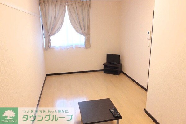 リビング・居室(床材や設備は号室によって異なります。)