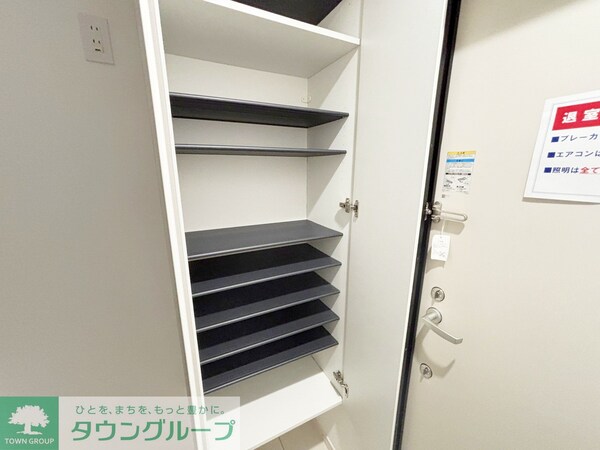 玄関(収納)
