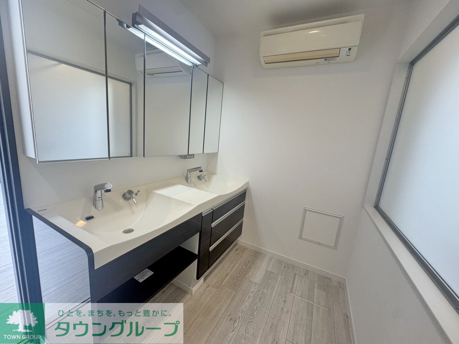 物件内観写真8　(★エアコン付きの洗面所★)
