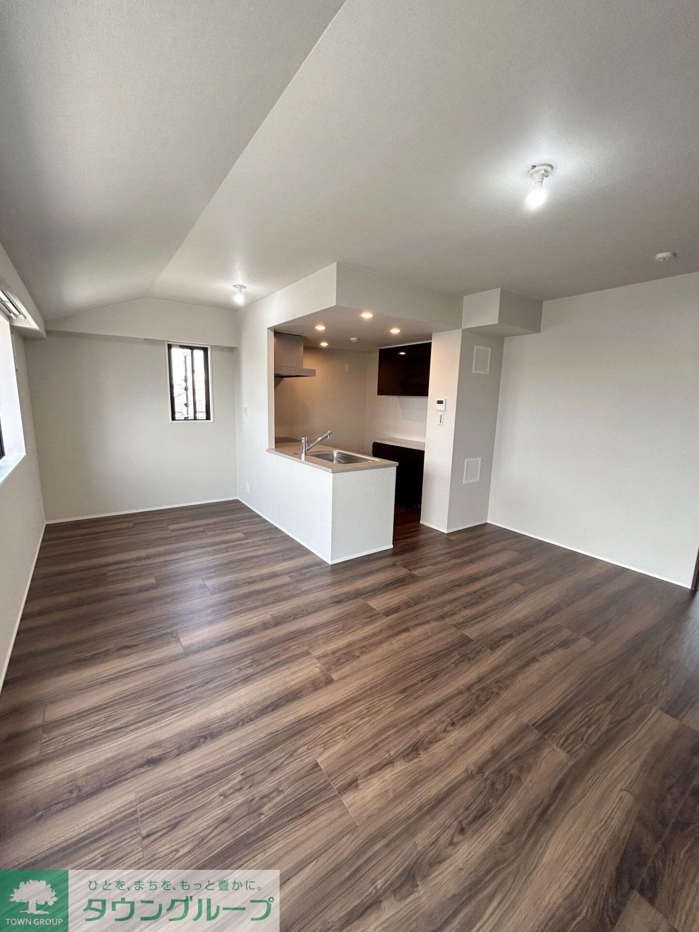 物件内観写真2　(リビング・ダイニング)