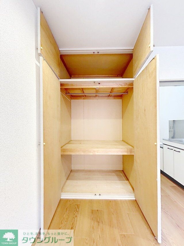 物件内観写真9　(開放的な収納スペースです♪)
