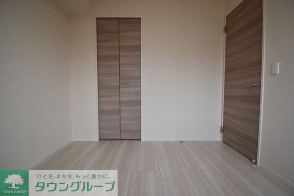 寝室(★お部屋探しは株式会社タウンハウジング東京まで★)