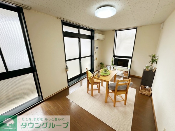 リビング・居室(★窓が沢山あってお部屋が明るいんです★)