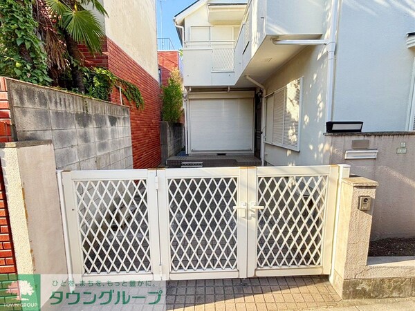 エントランス(駐車場)