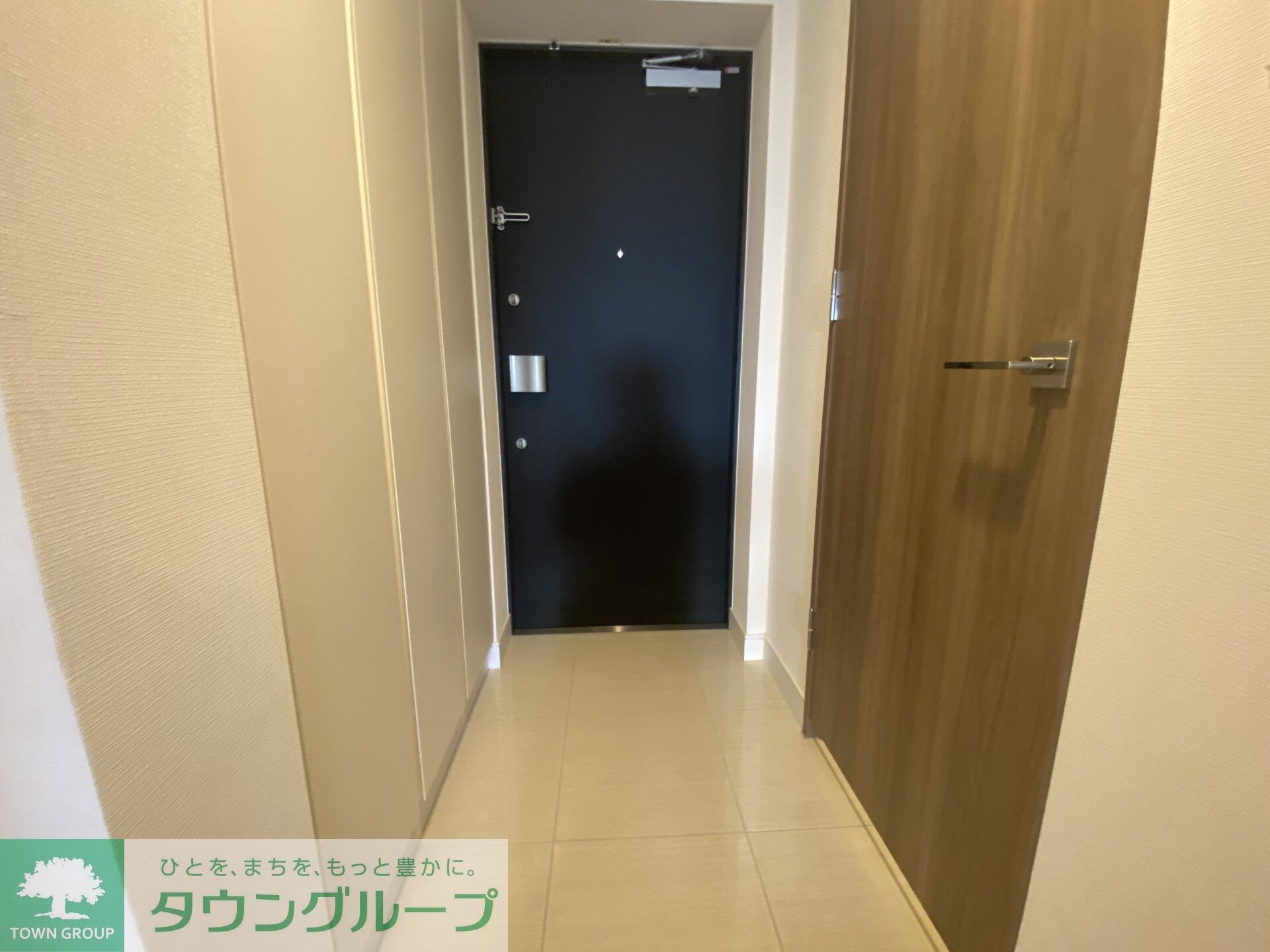 物件内観写真18　(玄関)