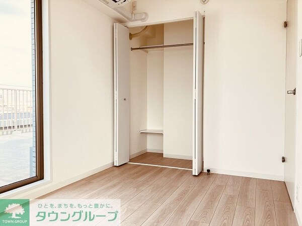 寝室(※2025年リニューアル後撮影　4.8帖洋室)