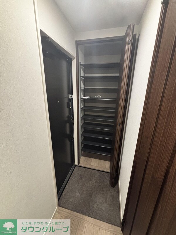 玄関(★シューズボックス付きの玄関です★)