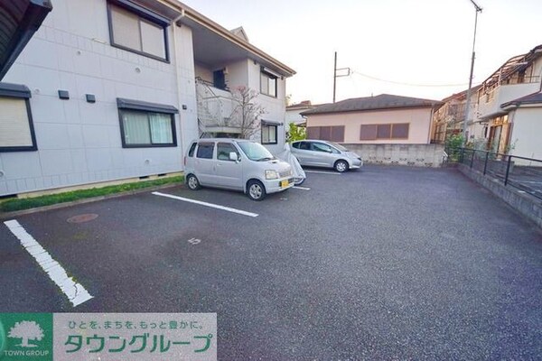 駐車場(★広い駐車スペース！角を借りても駐車は問題なしです★)