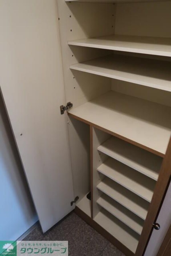 玄関(★お部屋探しは株式会社タウンハウジング東京まで★)