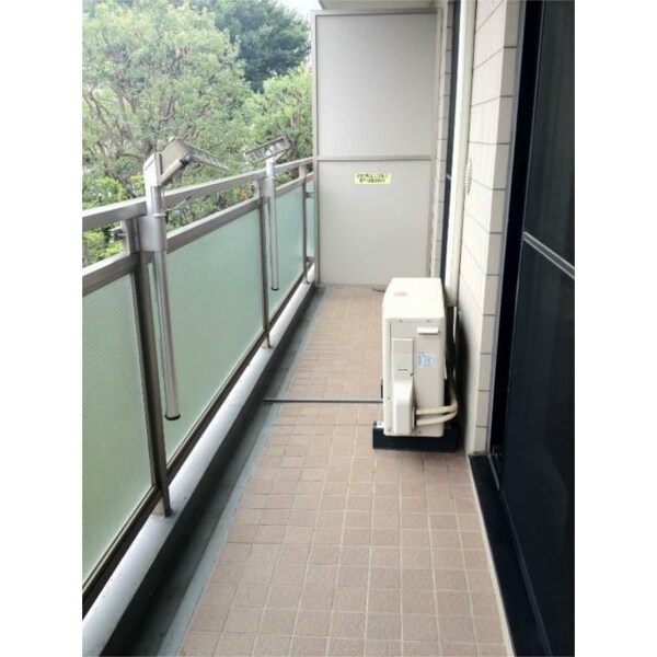 バルコニー(別部屋の写真となります)
