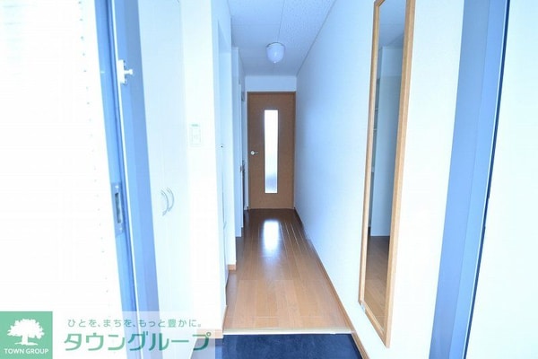 玄関(反転・仕様・設備は現況と異なる場合があります（現況優先）)
