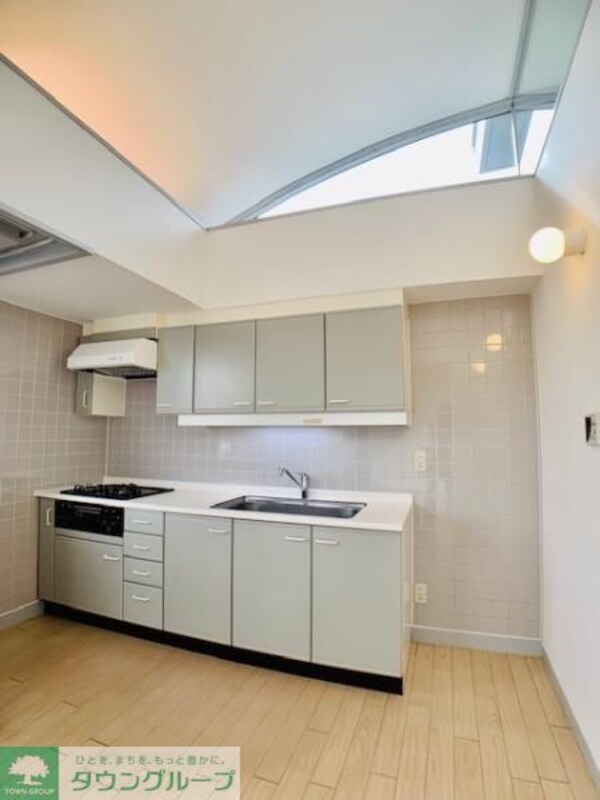 キッチン(※反転タイプ部屋写真参考。現況と異なる場合もございます。)