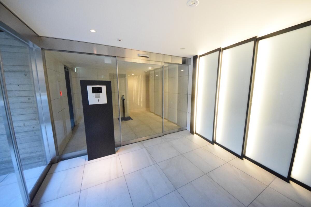 物件内観写真6　(エントランス)