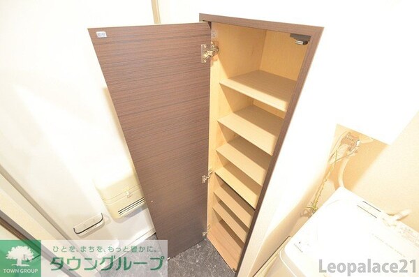 玄関(玄関に靴箱の設置あります。)