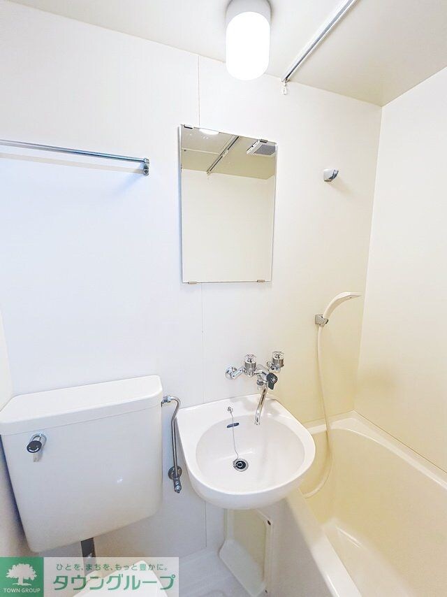 物件内観写真8　(朝の身支度はこちらでばっちりです♪)