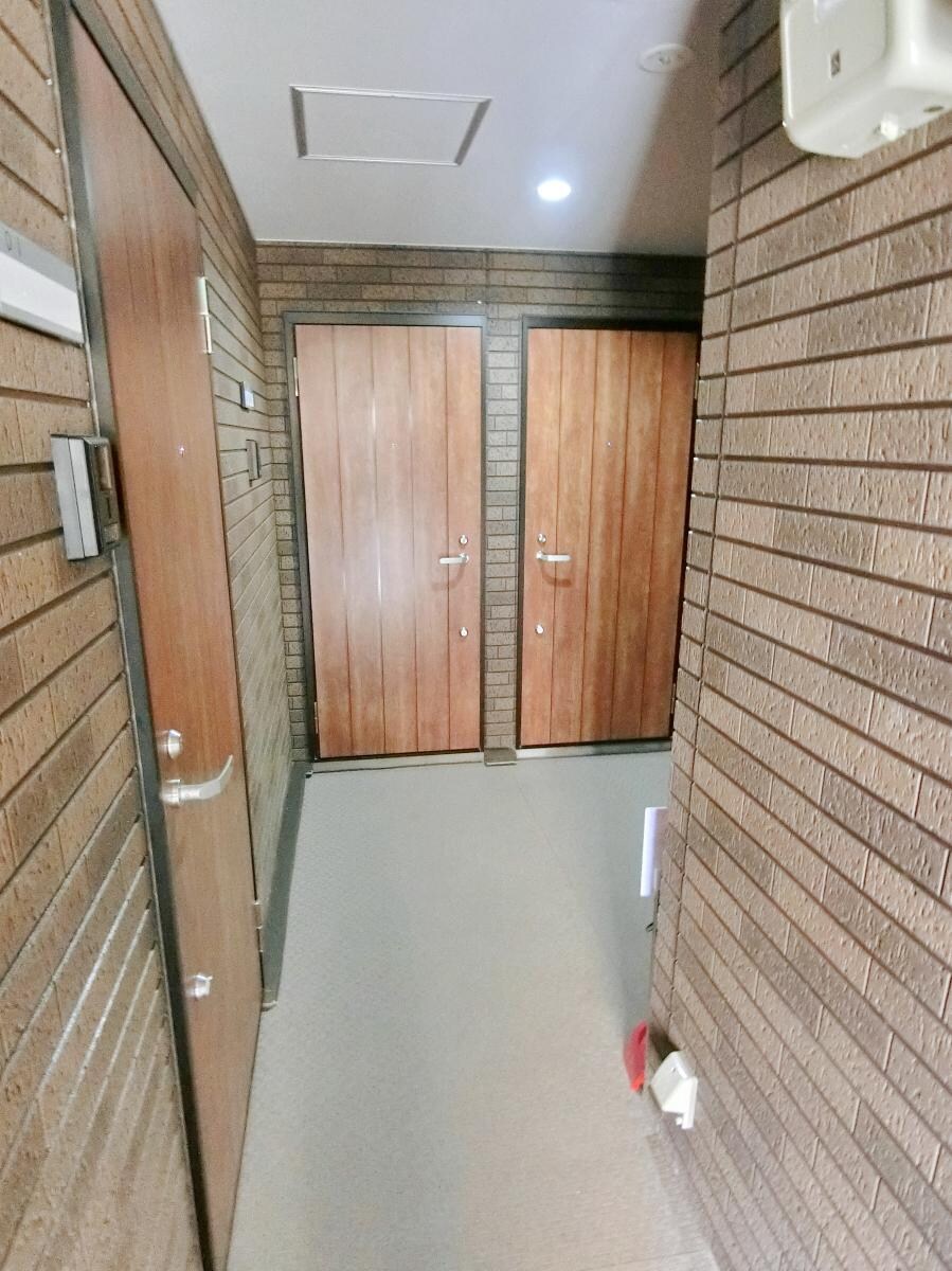 物件内観写真16　(玄関)