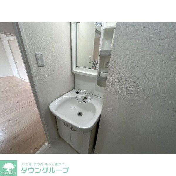 洗面(同じお建物の別のお部屋のイメージです。リビング横は和室にな…)