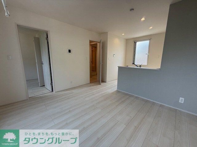 物件内観写真2　(リビング/居室)