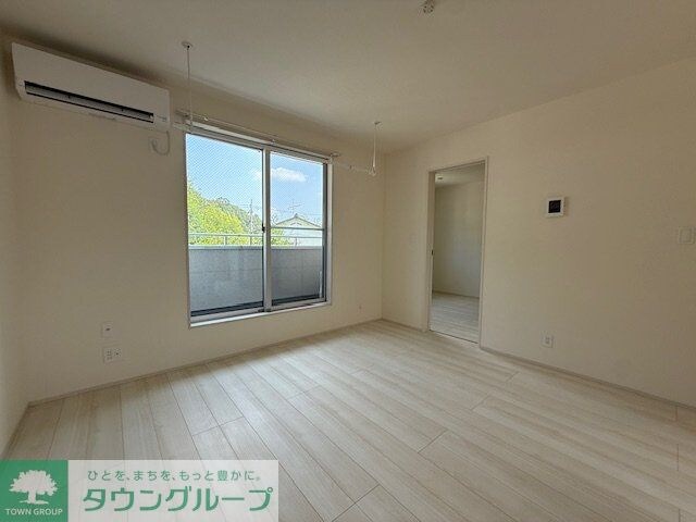 物件内観写真3　(リビング/居室)