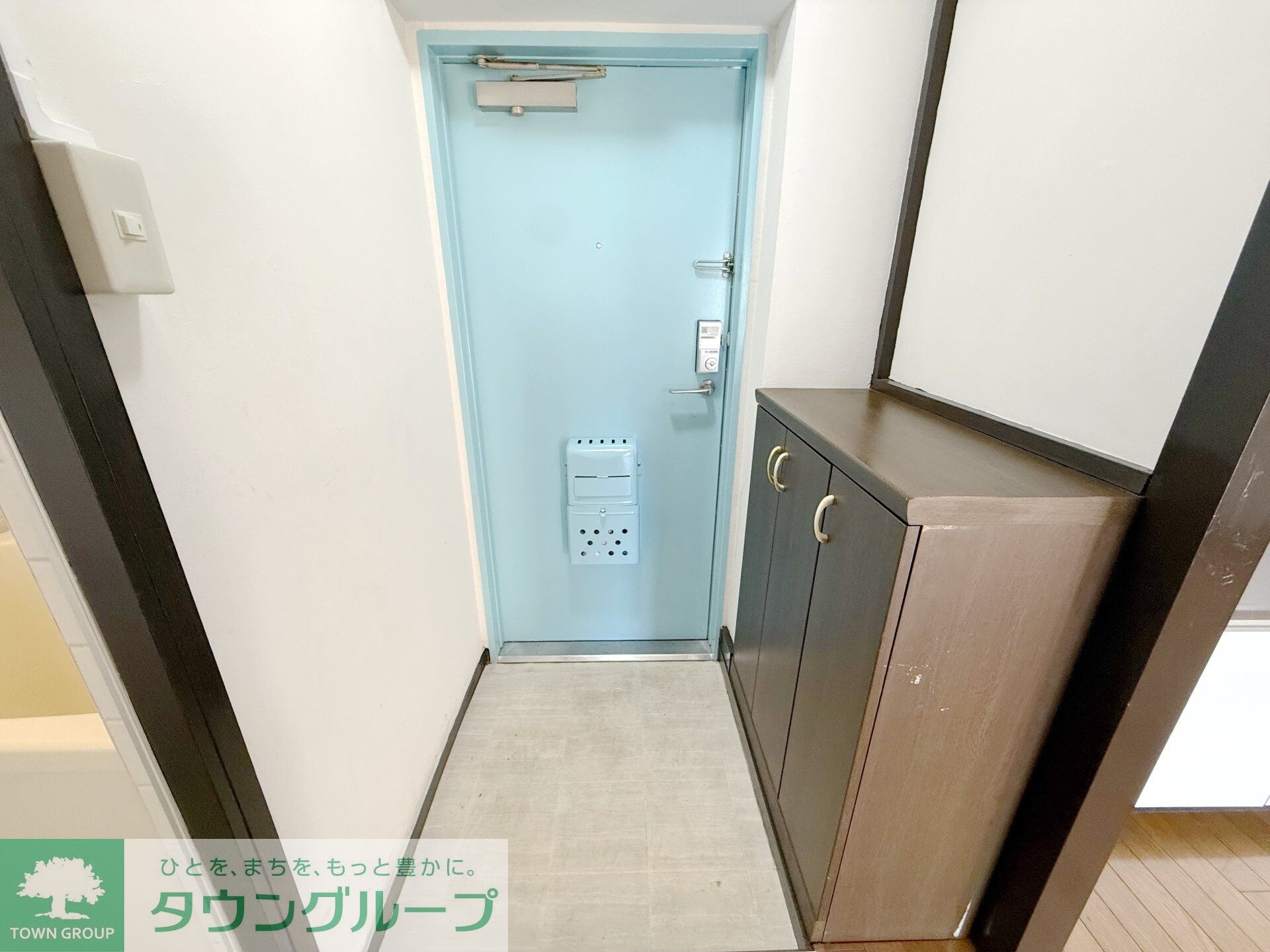 物件内観写真3　(玄関)