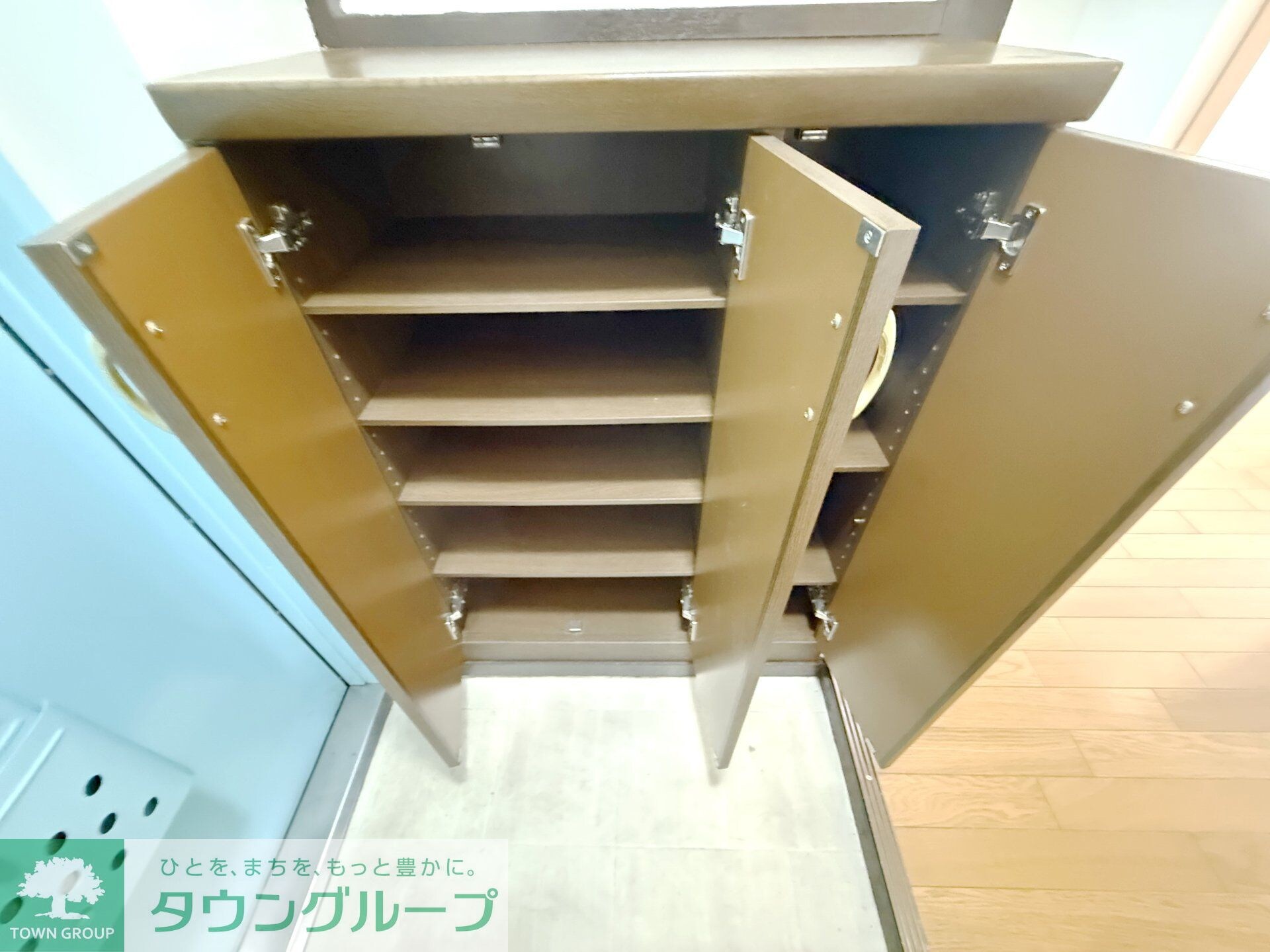 物件内観写真4　(玄関)