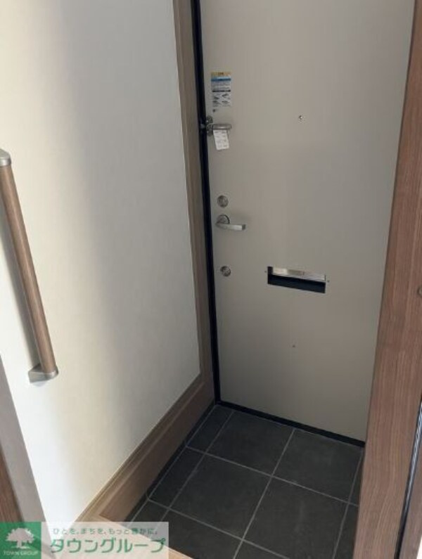 玄関(駐車場)